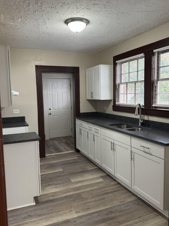 Photo - 1605 4th Terrace W