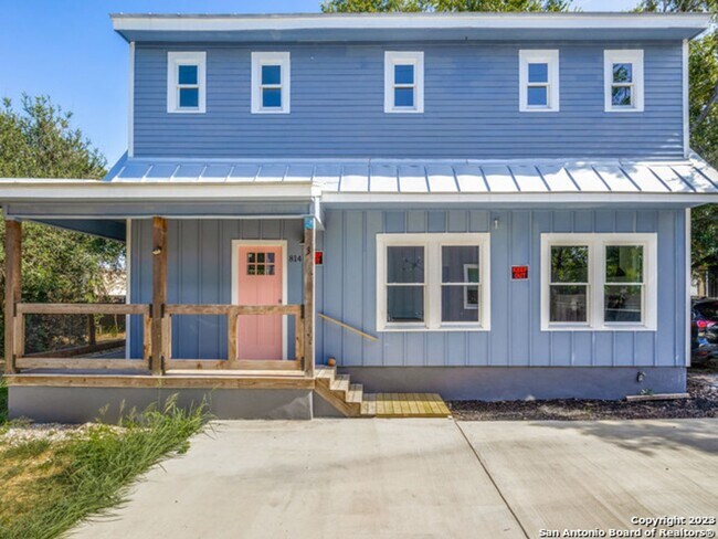 MODERN NEW CONSTRUCTION IN DIGNOWITY HILL - MODERN NEW CONSTRUCTION IN DIGNOWITY HILL House