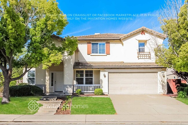 Photo - 2556 Hawk Crest Dr House