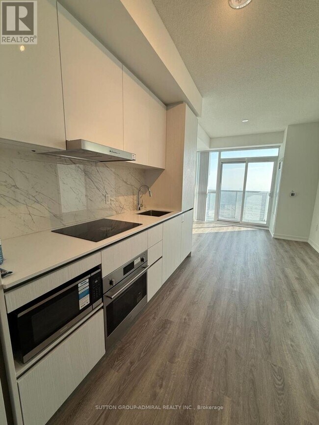 Photo - 8 Interchange Wy Unit 5711