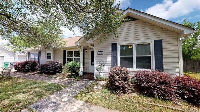 Building Photo - Wonderful Ranch home in a great Steele Creek neighborhood.