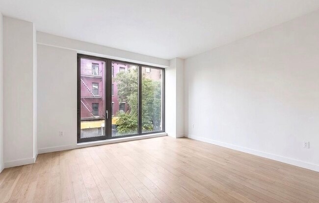 Photo - 446 W 44th St
