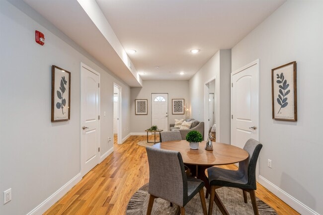 Photo - 725 Sip St Unit 406