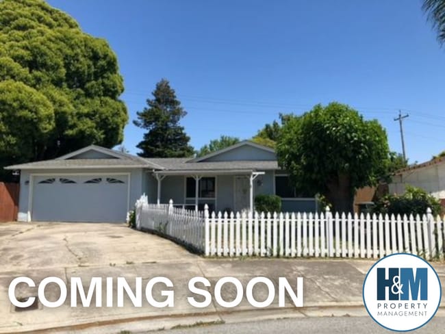 Building Photo - Charming Court Home Near Schools & Parks - Coming soon!
