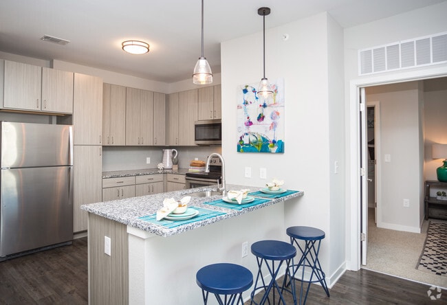 2BR, 2BA - 951 SF - Spoke Apartments