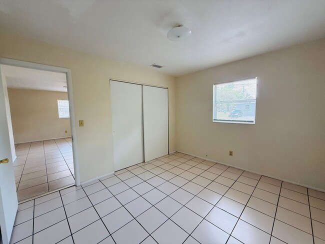 Photo - Affordable 2 Bedroom, 1 Bath half duplex in North Tampa
