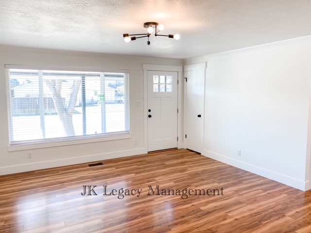 Photo - 10513 W Poppy St