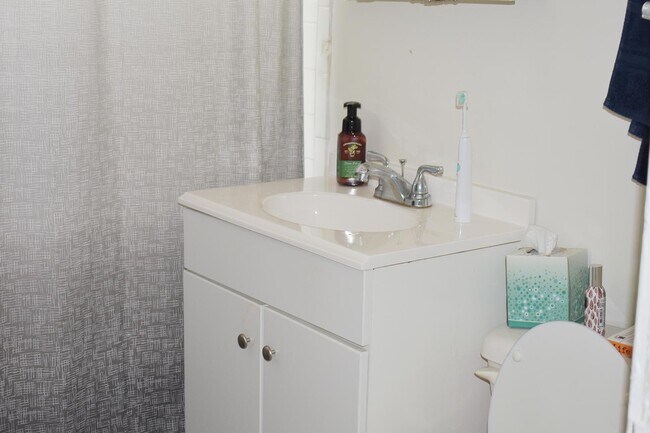 Photo - 3839 N Greenview Ave