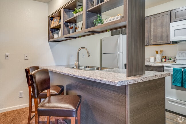 1 BR, 1 BA - 607 SF
