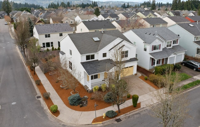 Photo - Modern 4BR Corner Lot Home with A/C, Office, Chef’s Kitchen & Private Fenced Yard