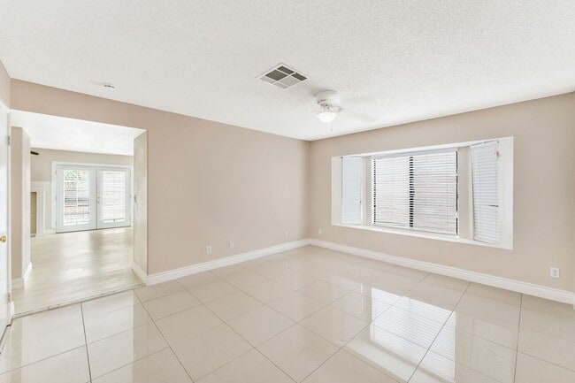 Photo - 5818 Cinnabar Ave