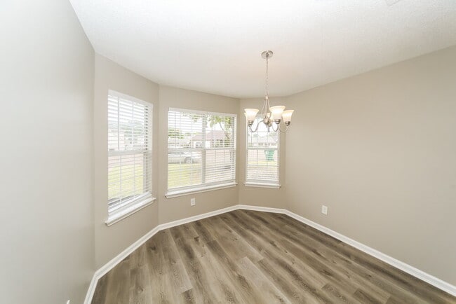 Photo - 5515 Whiteley Cove