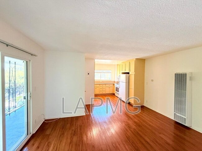 Building Photo - 2707 Pomeroy Ave Rental