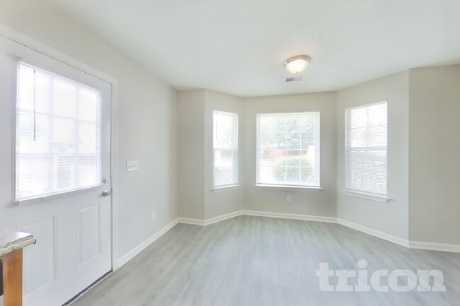 Photo - 120 Oakbrook Village Rd