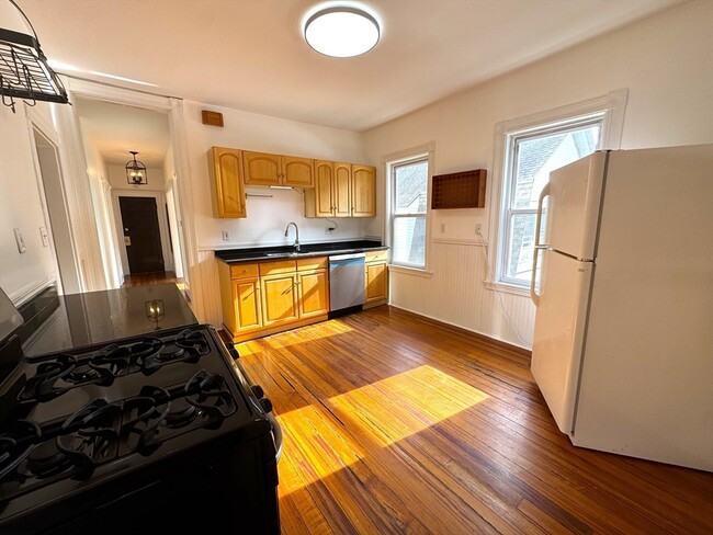 Building Photo - 67 Washburn Ave Unit 2 Rental