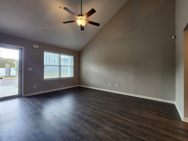 Photo - 431 Tristan Wy