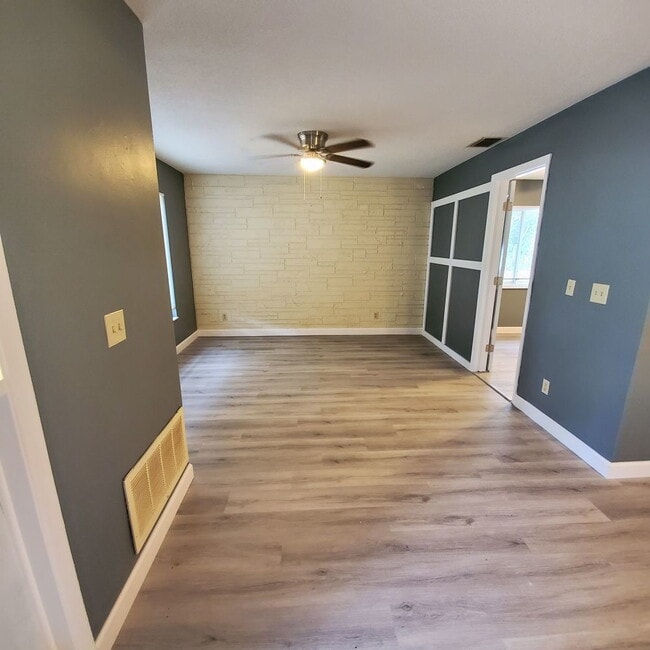 Photo - Duplex with 2bedrooms & another room that ...