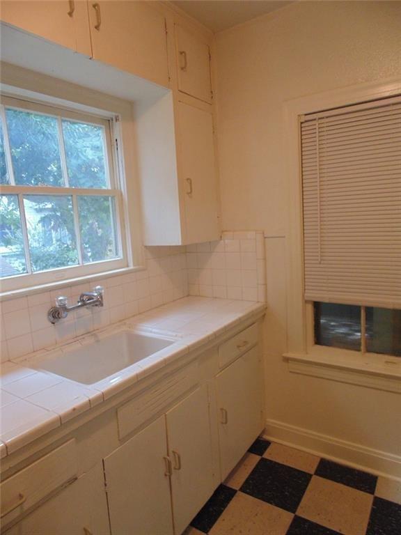1006 1/2 W 22nd St Unit I