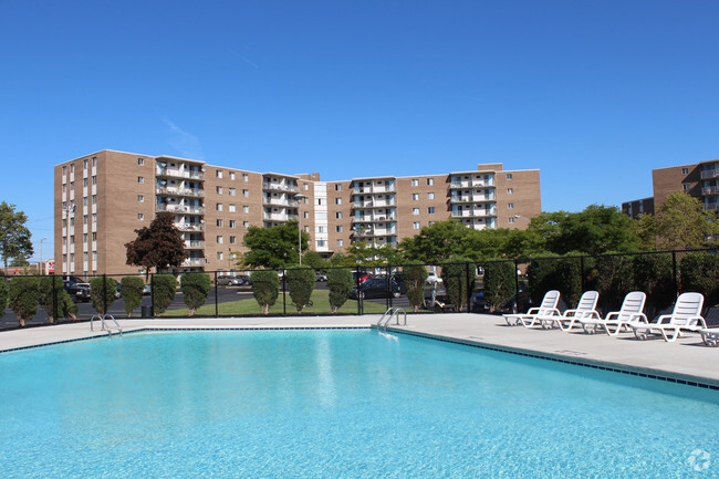 Brand New Outdoor Swimming Pool - Trinity Towers Rental