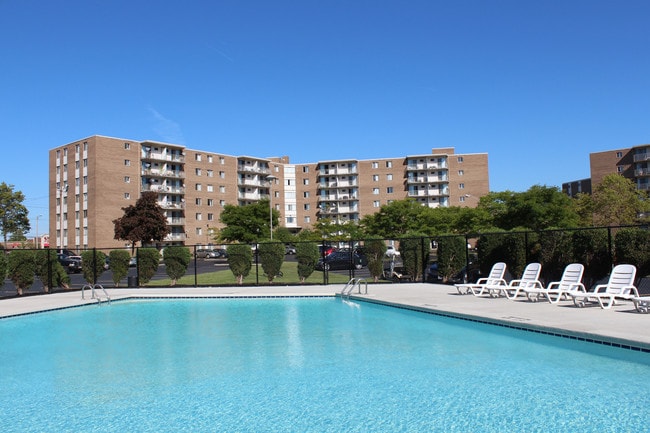 Flamante piscina al aire libre - Trinity Towers Apartamentos