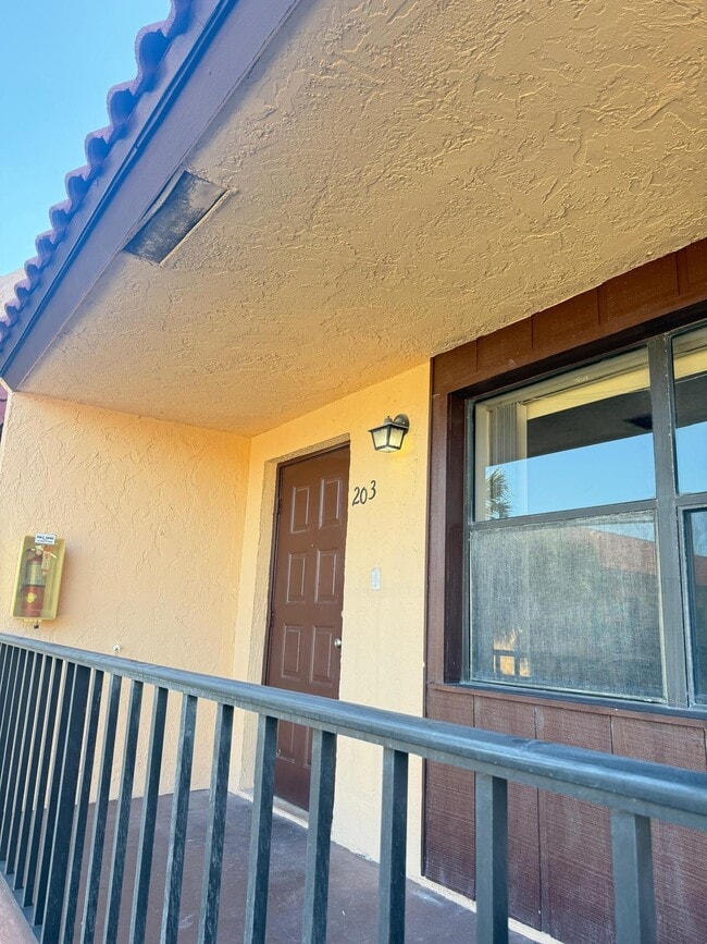 Building Photo - 5987 Forest Hill Blvd Unit 203