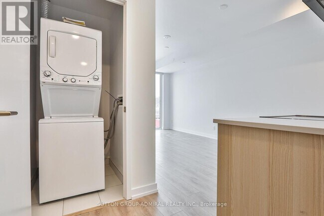 Photo - 500 Dupont St Unité 608