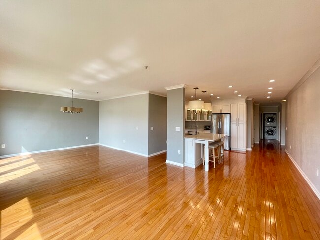 Photo - 325 The Promenade Unit Direct Waterfront + NYC Skyline & River Views