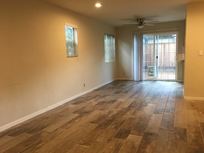 Living room/dining area - 228 Madrone St Unit 5