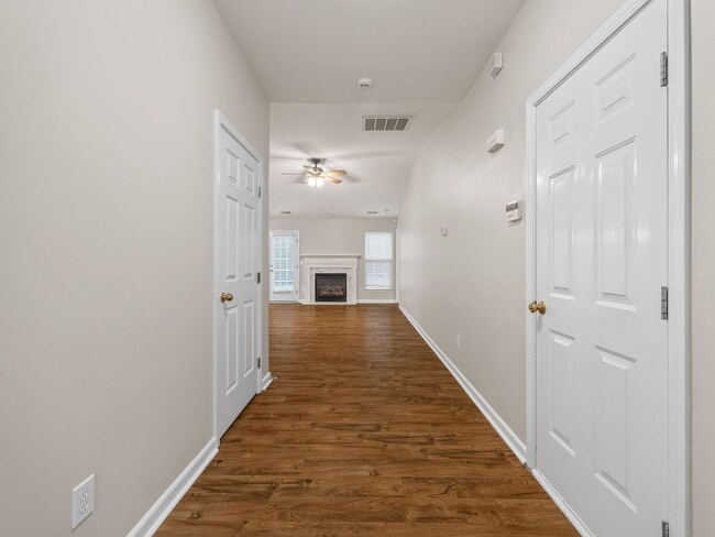 129 Bathurst Ln