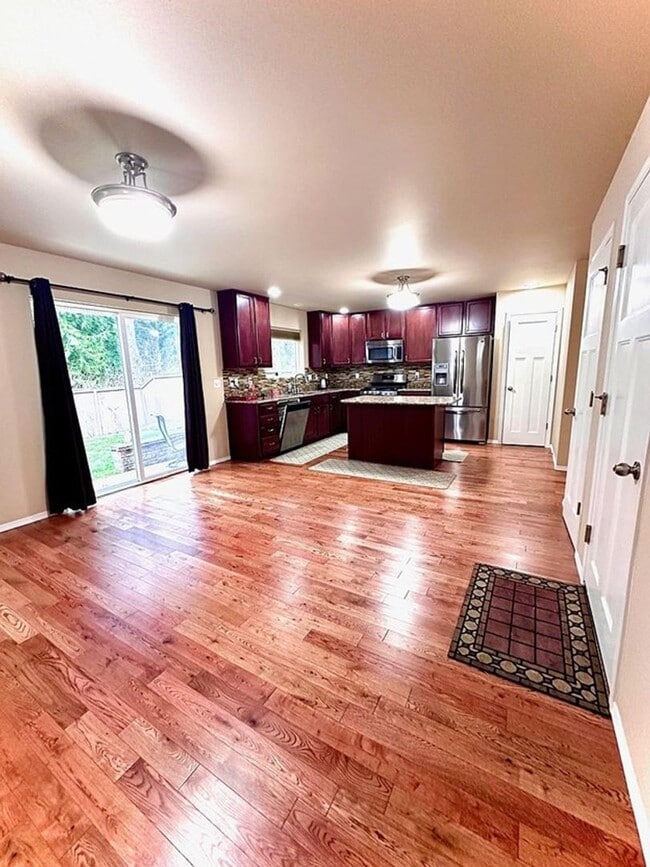 Photo - Beautiful 3 Bedroom Home on Greenbelt – Re...