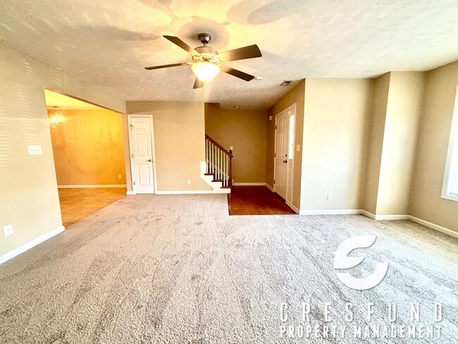Photo - Spacious 3 Bed 2.5 Bath Townhouse - AVAILABLE FOR MOVE IN NOW!