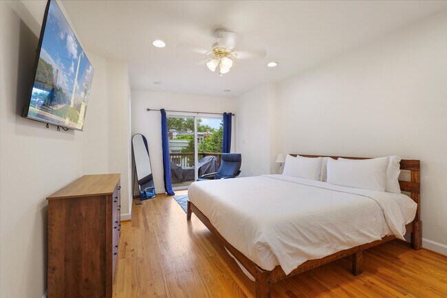 229 8th St NE Unit SI ID1587689P