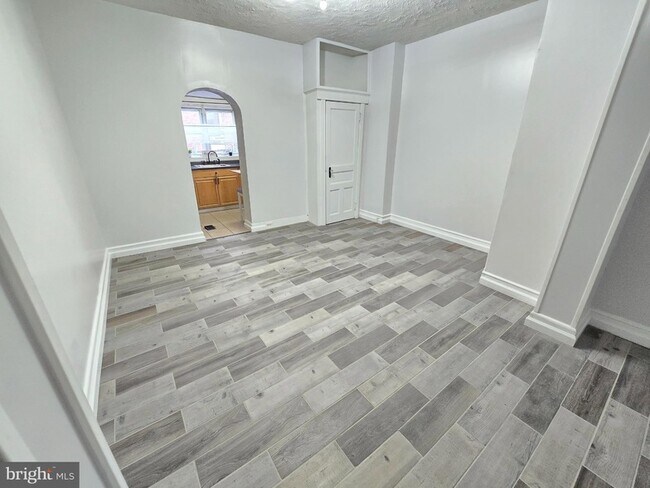 Photo - 3151 Pennock St