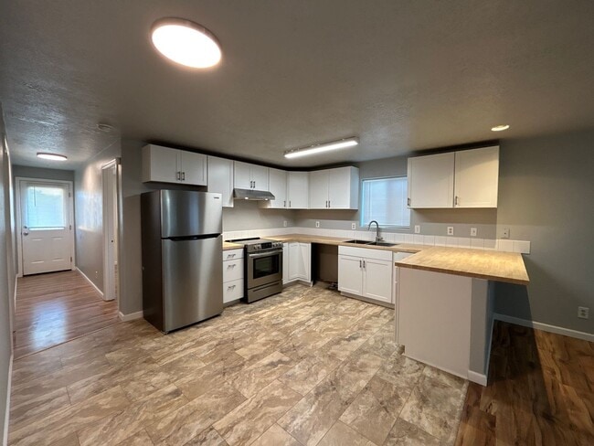 Photo - 2855-2855 SW Umatilla Ave