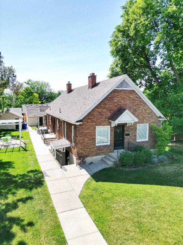 Building Photo - 2550 Highland Dr