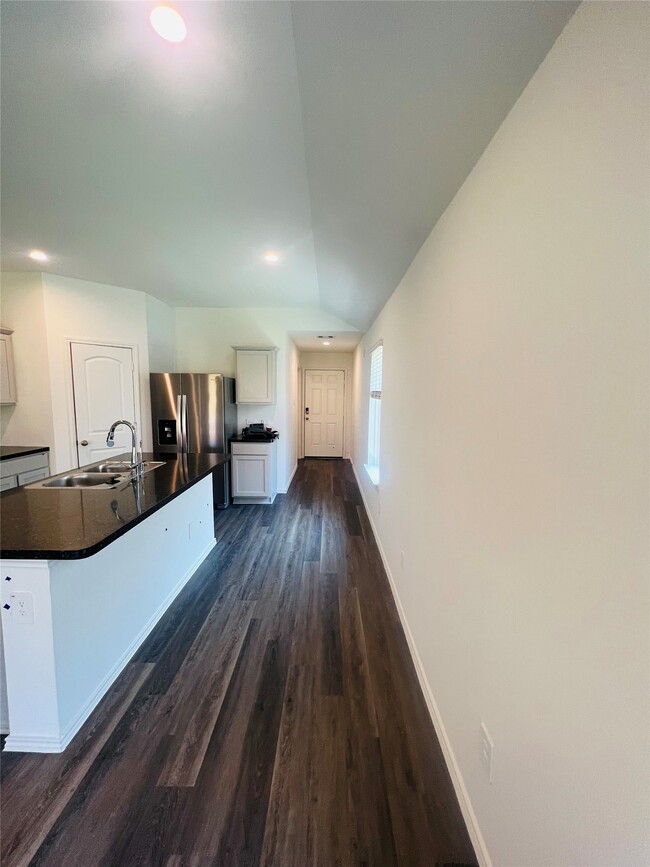 Photo - 5215 Mossdale Blf Ln