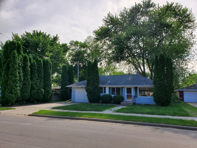 Photo - 1163 Higgins Ave