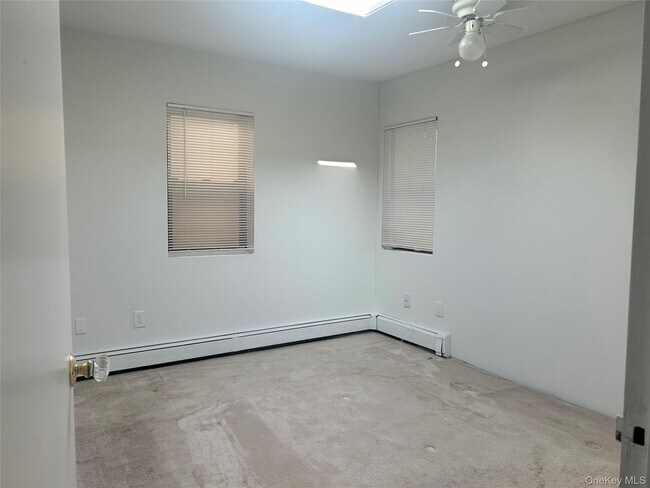 Photo - 475 W Broadway