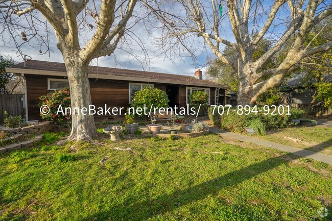 Building Photo - Nature Abounds - Downtown Cloverdale Home