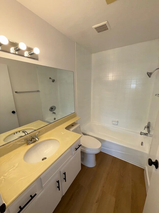 Photo - 1321 N Vista St Unidad 204