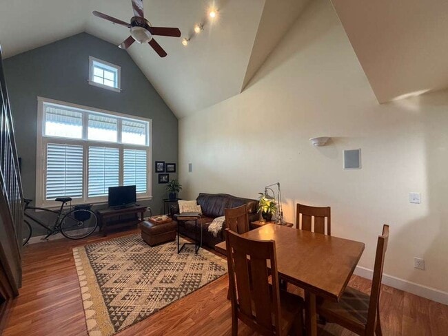 Photo - 409 Mason Ct