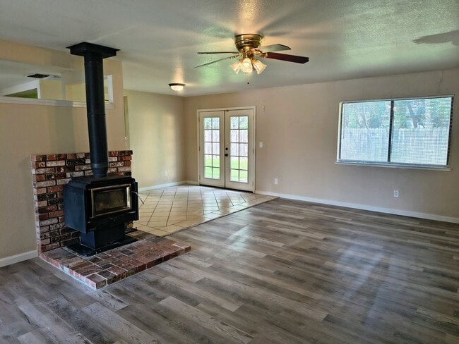 Photo - 4 Bedroom Happy Valley Home!