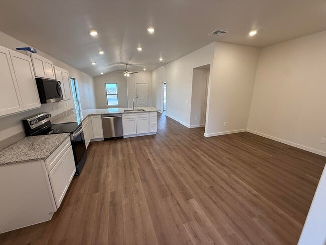 Photo - 1317 N Chicago Ave