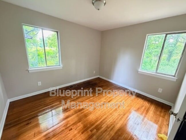 Photo - 3736 Oak Ave SW