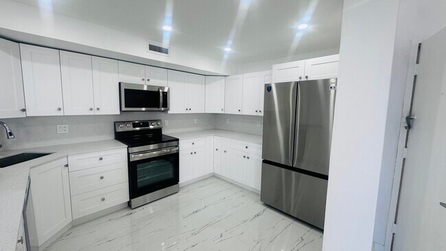 Photo - 1600 S Ocean Dr Unidad 4a