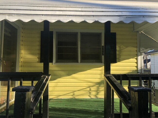 Photo - 117 Realty St