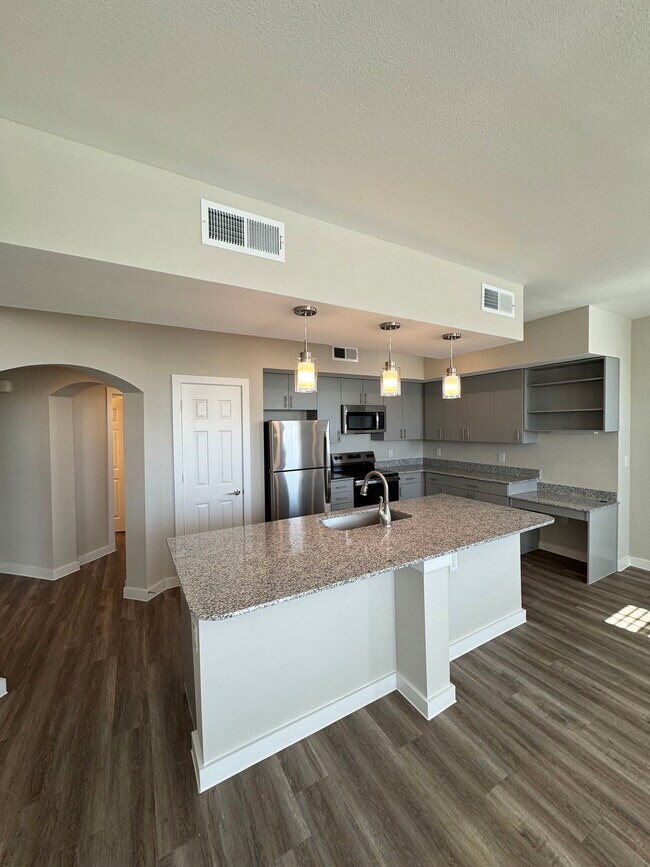 Building Photo - 5000 Overboard Cv Unit 12301