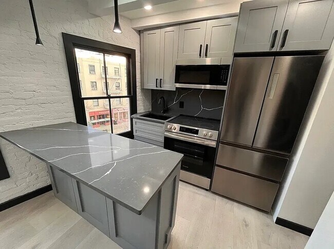 Photo - 202 E 13th St Unit 3