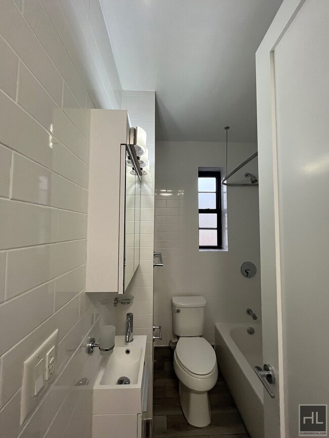 Building Photo - STEINWAY STREET Unit 3R Rental