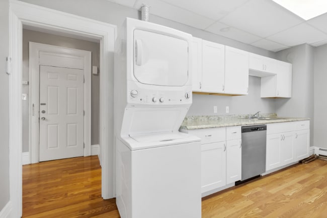 Building Photo - 1427 9th Ave Rental